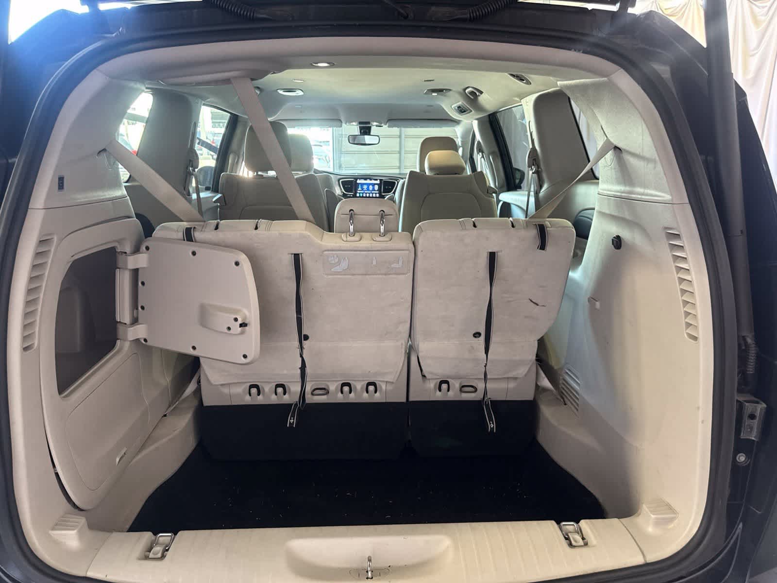 Used 2018 Chrysler Pacifica Touring Plus FWD image 15