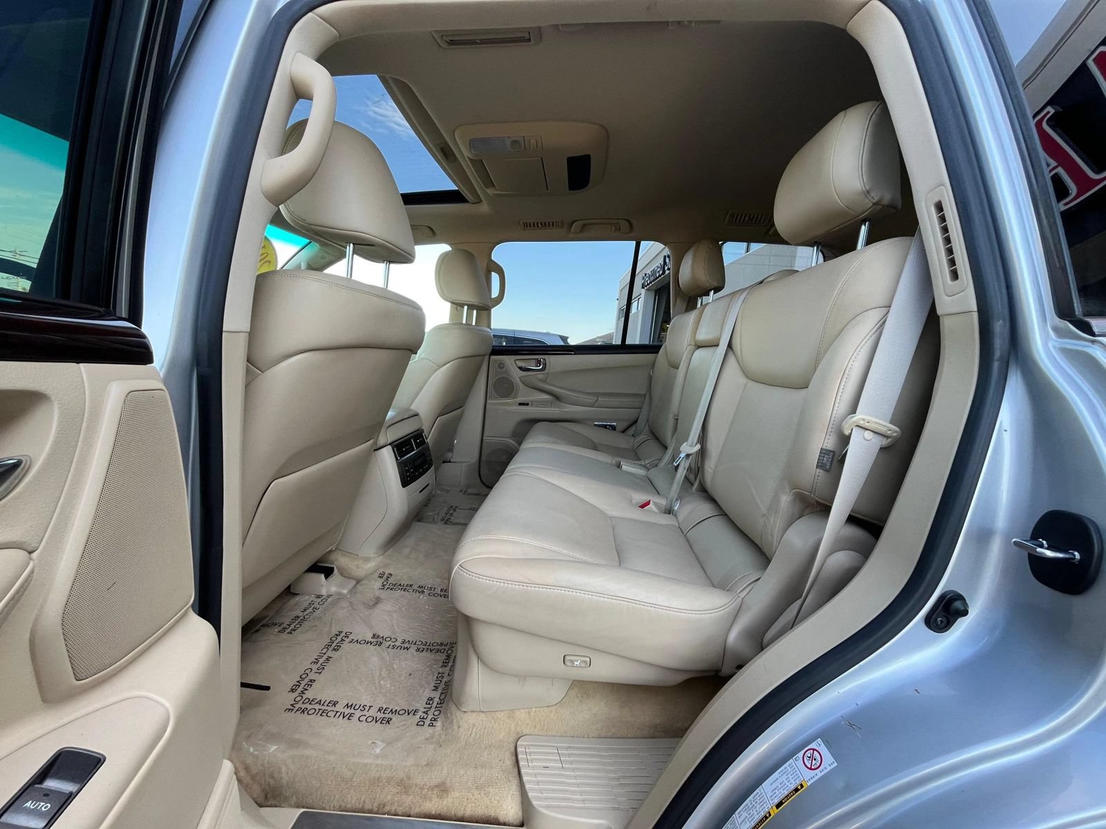 Used 2011 Lexus LX 570 4WD w/ Luxury Pkg image 33
