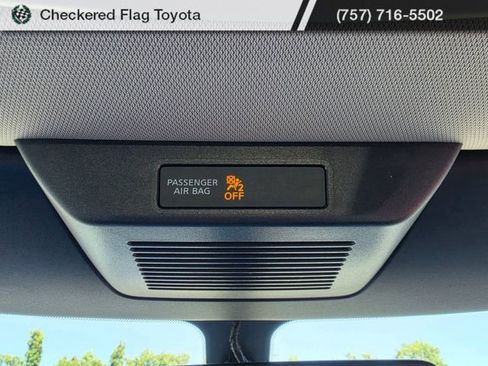 Used 2024 Nissan Pathfinder SL FWD image 10