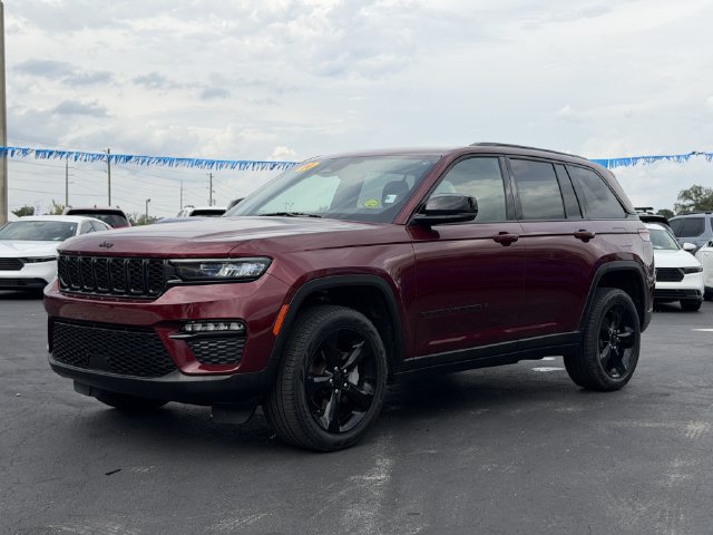 Used 2024 Jeep Grand Cherokee Limited w/ Black Appearance Package AWD/4WD image 30