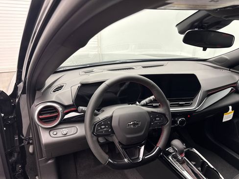 New 2025 Chevrolet Trax RS image 4