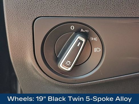 Used 2022 Volkswagen Tiguan SE R-Line AWD/4WD image 9