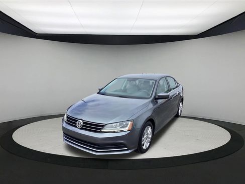Used 2017 Volkswagen Jetta S image 4