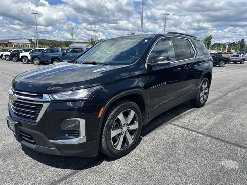 Certified 2023 Chevrolet Traverse LT w/ LT Premium Package AWD/4WD image 3