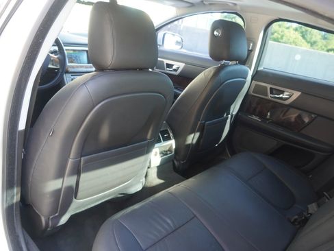 Used 2011 Jaguar XF Premium RWD image 39