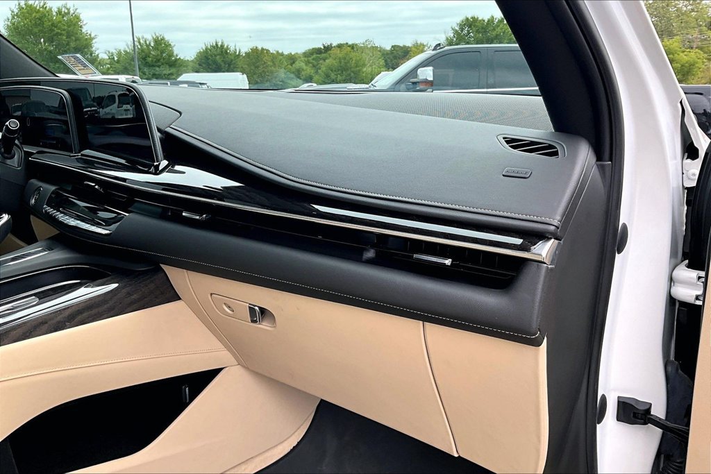 Used 2023 Cadillac Escalade Premium Luxury AWD/4WD image 13
