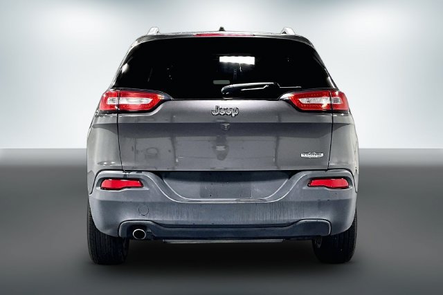 Used 2017 Jeep Cherokee Latitude w/ Comfort & Sound Group FWD image 7