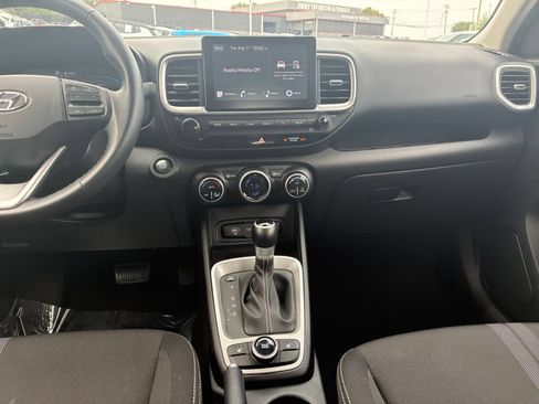 Used 2026 Hyundai Venue SEL FWD image 17