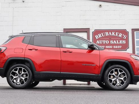 Used 2025 Jeep Compass Limited AWD/4WD image 9