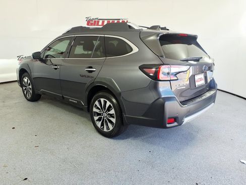 Used 2025 Subaru Outback Touring AWD/4WD image 4