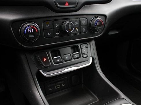 Used 2019 GMC Terrain SLT w/ Preferred Package image 18