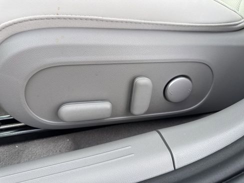 Used 2025 Hyundai Ioniq 6 Limited image 21