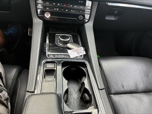 Used 2019 Jaguar F-PACE R-Sport AWD/4WD image 4