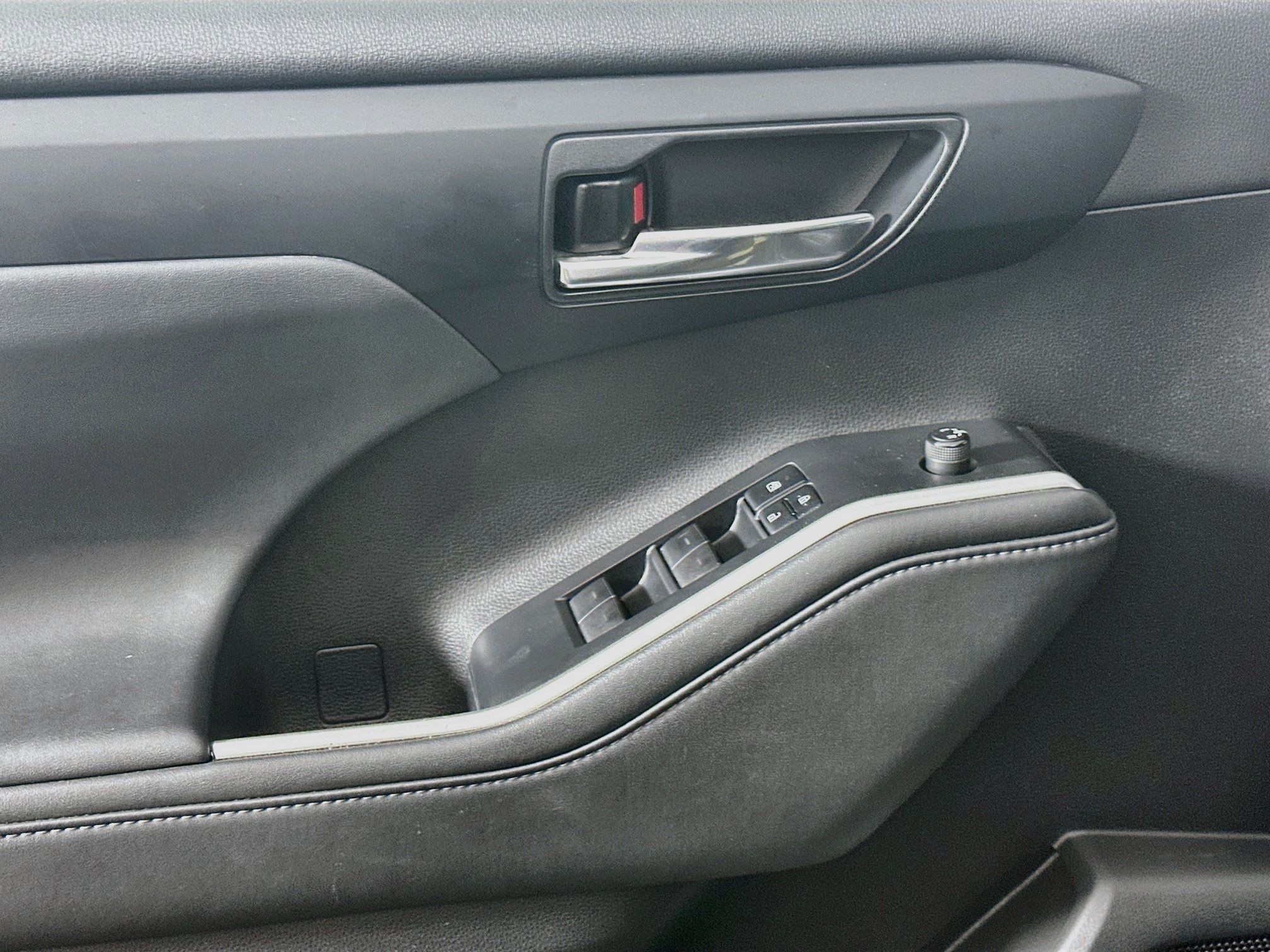 Used 2022 Toyota Highlander XLE FWD image 15