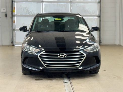 Used 2017 Hyundai Elantra SE image 2