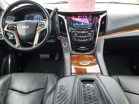 Used 2016 Cadillac Escalade ESV Luxury image 29