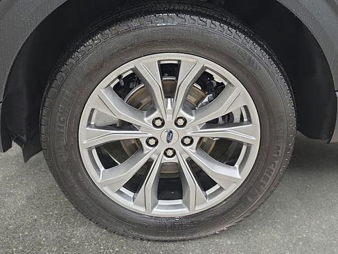 Used 2023 Ford Explorer XLT w/ Equipment Group 202A image 33