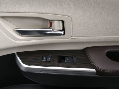 Certified 2023 Toyota Sienna Platinum AWD/4WD image 32