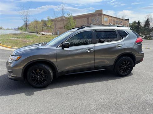 Used 2017 Nissan Rogue SV w/ Midnight Edition image 13