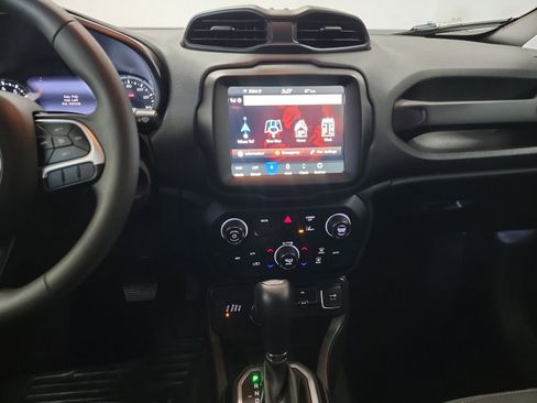 Used 2023 Jeep Renegade Latitude AWD/4WD image 18