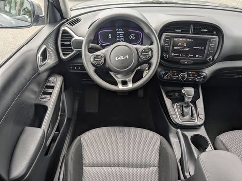 Certified 2025 Kia Soul LX w/ LX Technology Package FWD image 18