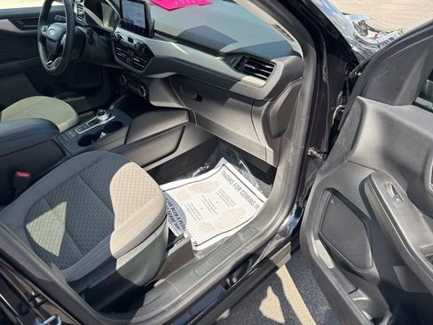 Used 2022 Ford Escape SE w/ SE Sport Appearance Package image 19