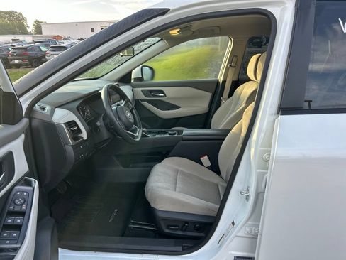 Used 2024 Nissan Rogue SV AWD/4WD image 6