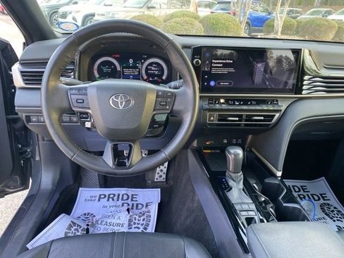Used 2025 Toyota Camry XSE FWD image 8