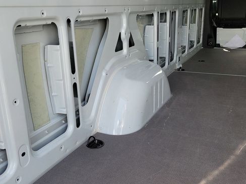 Used 2025 Mercedes-Benz Sprinter 2500 image 10