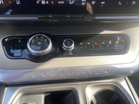 New 2025 Ford Expedition Max Platinum w/ Driver's Package image 22