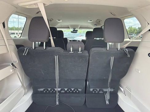 Used 2023 Chrysler Voyager LX FWD image 10