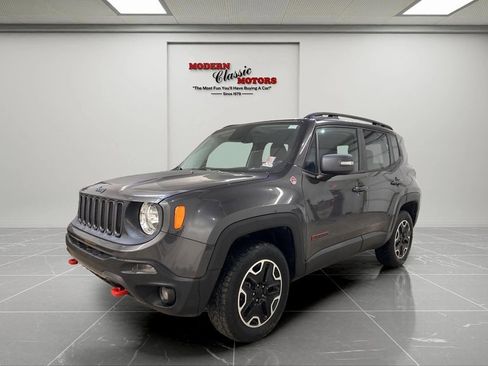 Used 2017 Jeep Renegade Trailhawk image 3