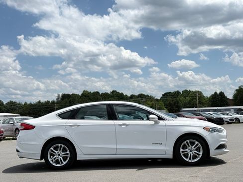 Used 2018 Ford Fusion SE w/ Equipment Group 602A FWD image 5