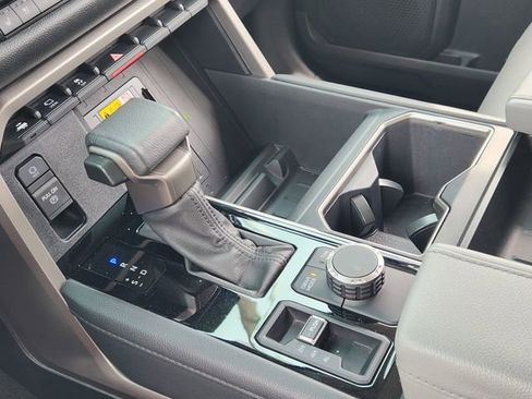 Used 2024 Toyota Tundra Limited image 16