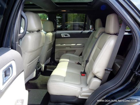 Used 2014 Ford Explorer XLT w/ Equipment Group 202A AWD/4WD image 17