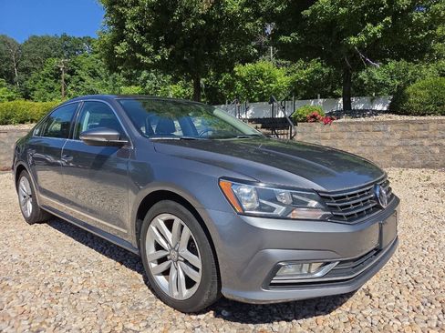 Used 2016 Volkswagen Passat 1.8T FWD image 35