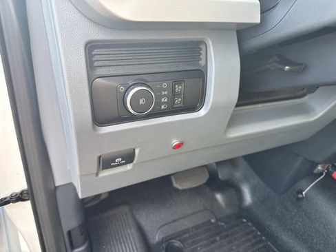 Used 2025 Ford F550 4x4 Regular Cab Super Duty image 11