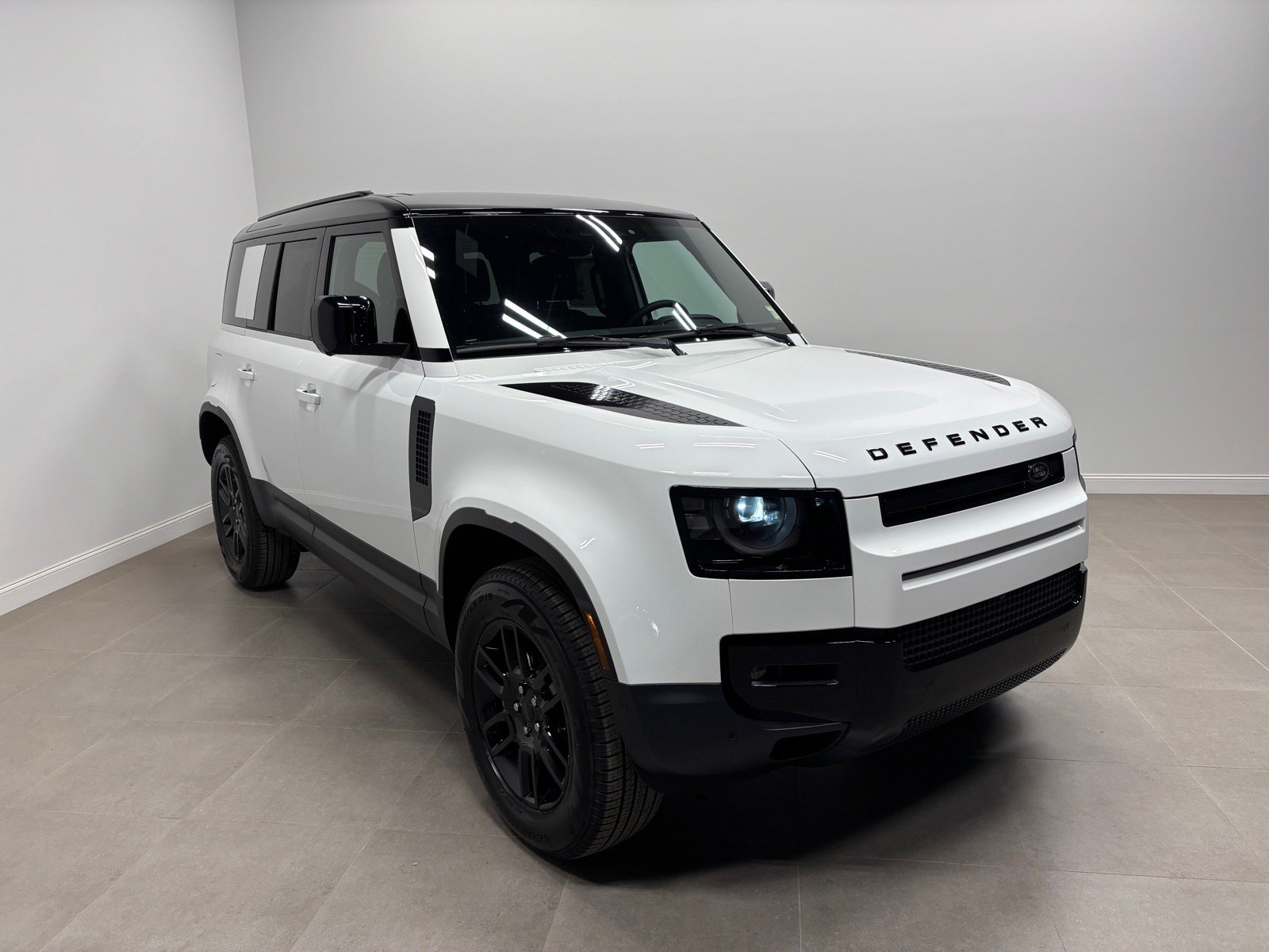 Used 2026 Land Rover Defender 110 S AWD/4WD image 4