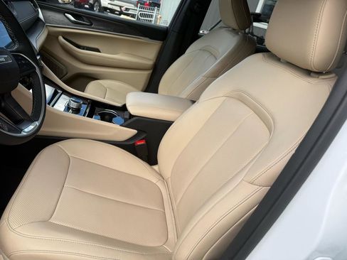 Used 2023 Jeep Grand Cherokee L Limited w/ Luxury Tech Group II AWD/4WD image 9