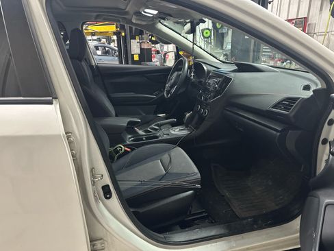 Used 2020 Subaru Crosstrek 2.0i Premium w/ Moonroof Package 2 AWD/4WD image 5