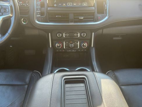 Used 2024 Chevrolet Tahoe Premier AWD/4WD image 11