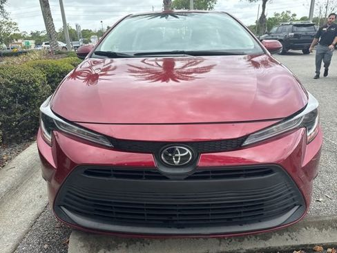 Used 2023 Toyota Corolla LE image 5