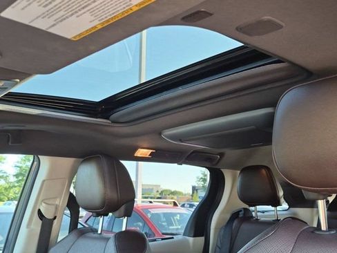 Used 2023 Toyota Sienna Platinum AWD/4WD image 10