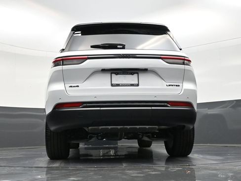 Used 2025 Jeep Grand Cherokee Limited w/ Black Appearance Package image 24