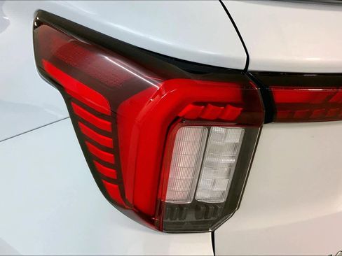 Used 2025 Ford Explorer Platinum w/ LUX Leather Package image 28