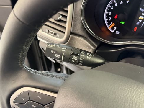 Used 2018 Jeep Grand Cherokee Limited AWD/4WD image 16
