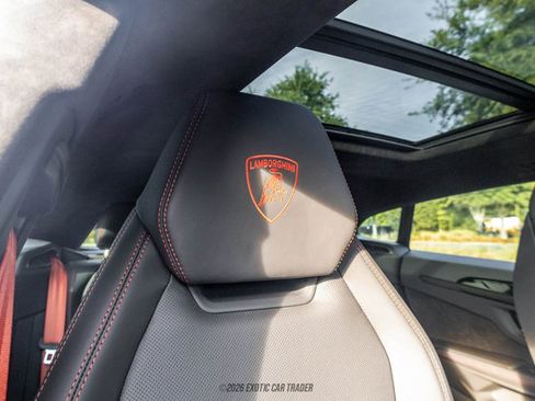 Used 2024 Lamborghini Urus S AWD/4WD image 35