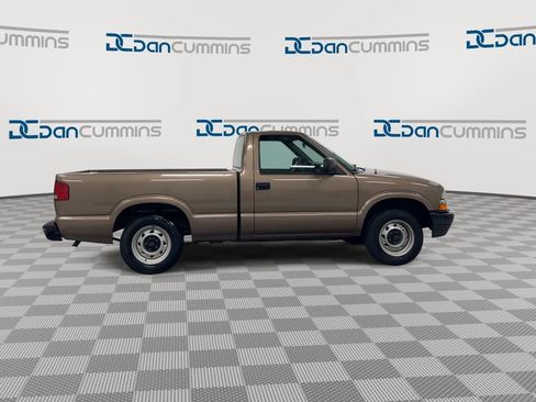 Used 2003 Chevrolet S10 Pickup 2WD Regular Cab w/ Convenience Package image 9