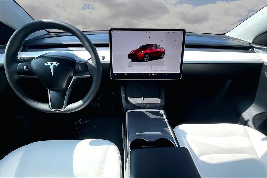 Used 2024 Tesla Model Y Long Range AWD/4WD image 7