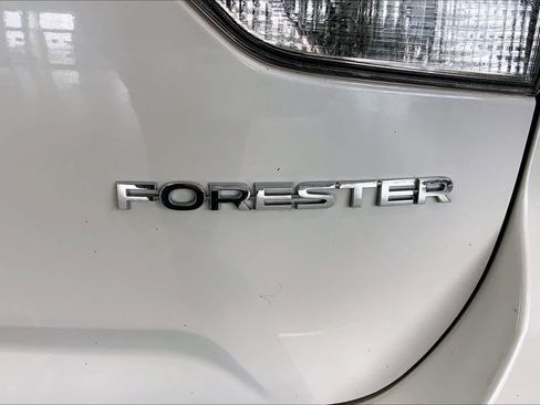 Used 2023 Subaru Forester Premium image 7